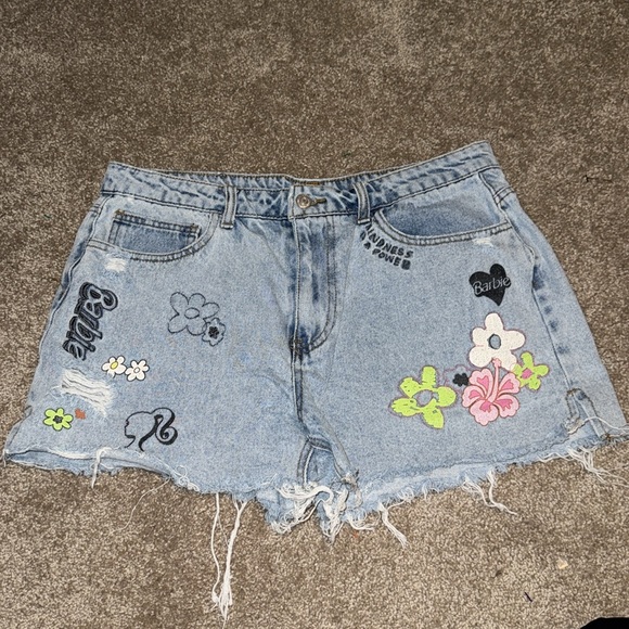 Barbie x Forever 21 Women's Distressed Denim Cut-Off  Shorts size 31. B3 - Picture 4 of 6